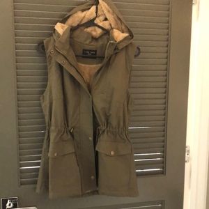 Women’s olive green hooded vest lightly worn size medium in women’s.